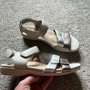 Earth Sandals Size 8 Alder Amal Strappy Beige & Metallic Leather Slingback